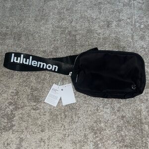 Lululemon Black Everywhere Belt Bag 🖤